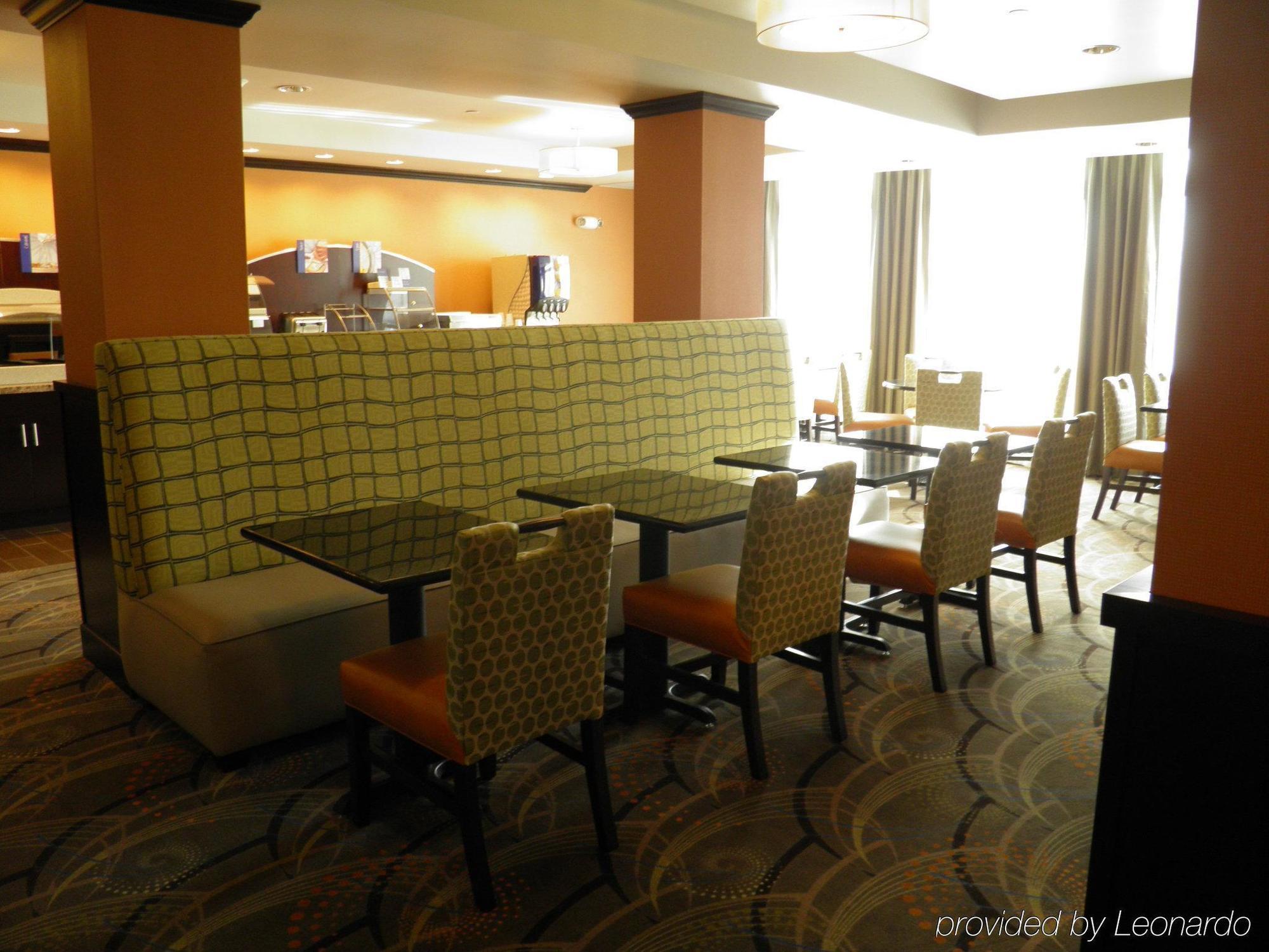 Holiday Inn Express & Suites Overland Park By Ihg Exterior photo