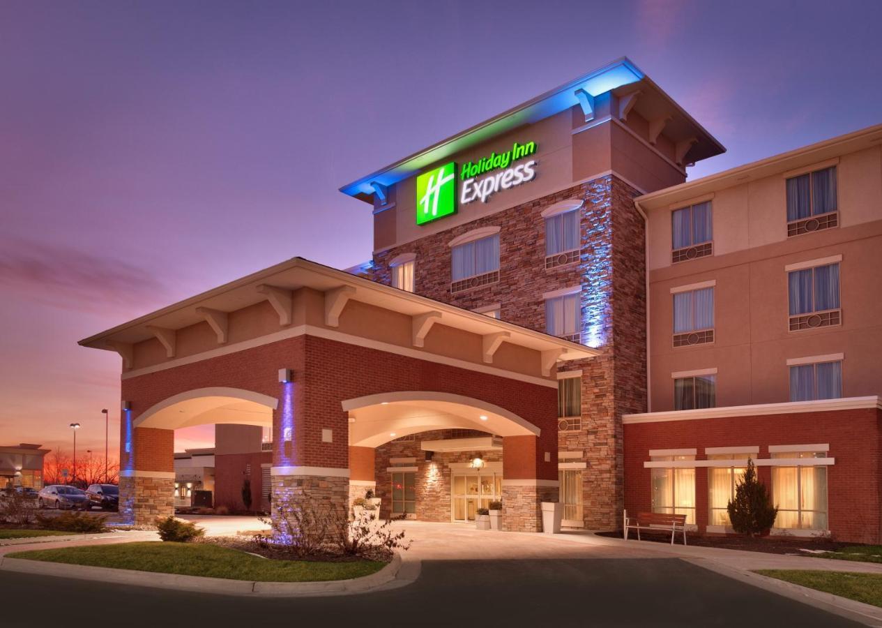 Holiday Inn Express & Suites Overland Park By Ihg Exterior photo